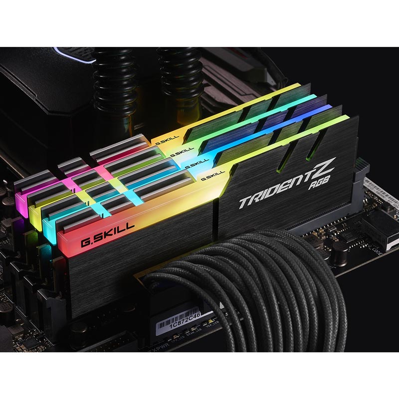 رم کامپیوتر DDR4 دو کاناله 3600 مگاهرتز CL18 جی اسکیل مدل TridentZ RGB ظرفیت 32 گیگابایت